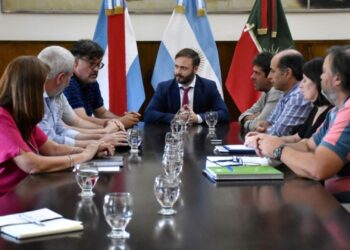Azcué encabezó una reunión con autoridades del IAPV