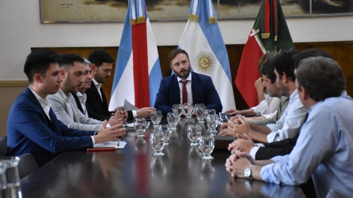 Azcué recibió al secretario de modernización de la provincia