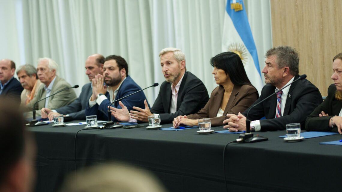 Frigerio se reunió con todos los intendentes de la provincia