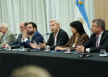 Frigerio se reunió con todos los intendentes de la provincia