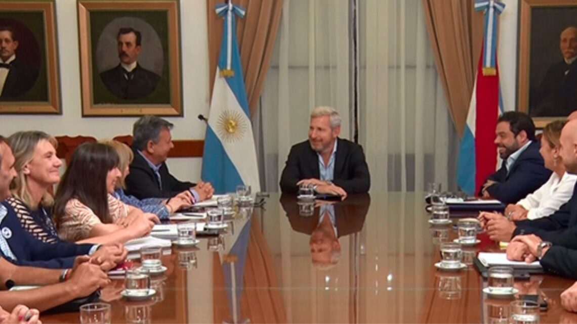 Los salarios a estatales y docentes se pagarán en enero con un 12.8% de aumento