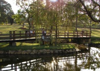 Turismo: advierten por una caída de reservas en destinos de la costa del Uruguay