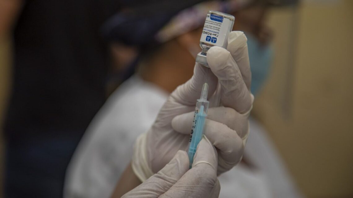 Recomiendan vacunarse contra el covid ante el aumento de casos en la provincia