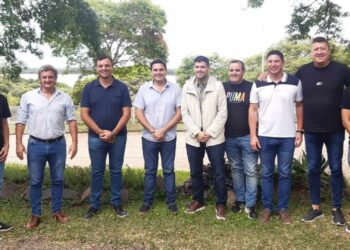 El Intendente Bravo participó de un encuentro con Intendentes justicialistas de la región donde analizaron la coyuntura provincial, nacional y el peronismo que viene