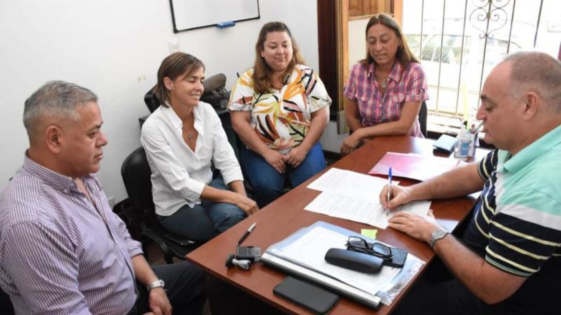 La municipalidad firmó un convenio con departamental de escuelas