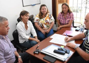 La municipalidad firmó un convenio con departamental de escuelas