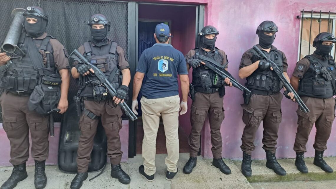 Incautaron más de cuarto kilo de cocaína y secuestraron municiones de armas de fuego de distintos calibres en una vivienda de calle Isthilart