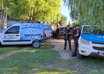 Encontraron más de un kilo de cocaína y alrededor de un millón de pesos ocultos en valijas