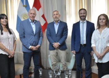 Azcué, junto al gobernador Frigerio, recibió al embajador de suiza