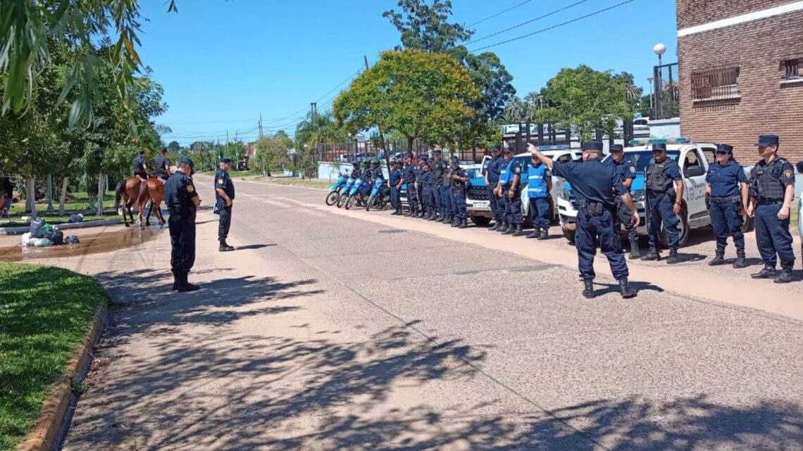 Con la presencia del jefe de la policía de Entre Ríos y un helicóptero realizaron un amplio operativo en distintos barrios de la ciudad
