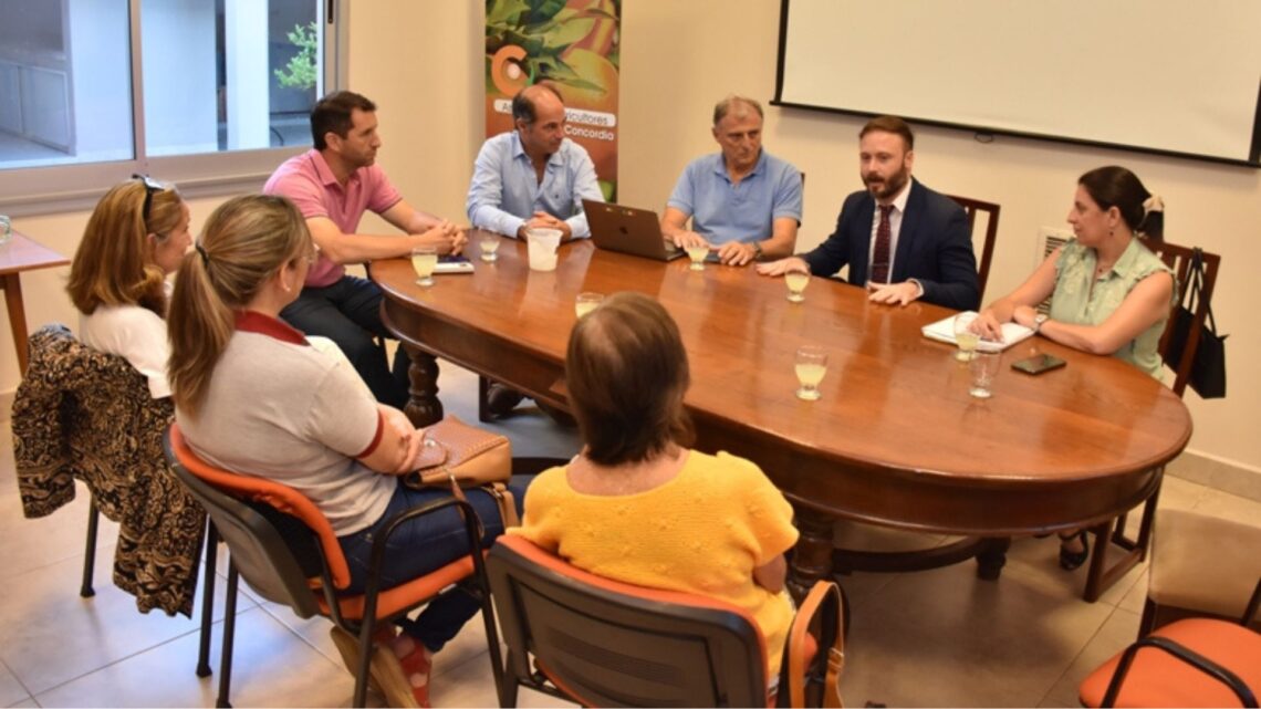 Azcué se reunió con la Asociación de Productores de Arándanos de la Mesopotamia Argentina