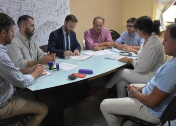 Azcué firmó el inicio de obra de ampliación de la red cloacal del barrio Lavardén