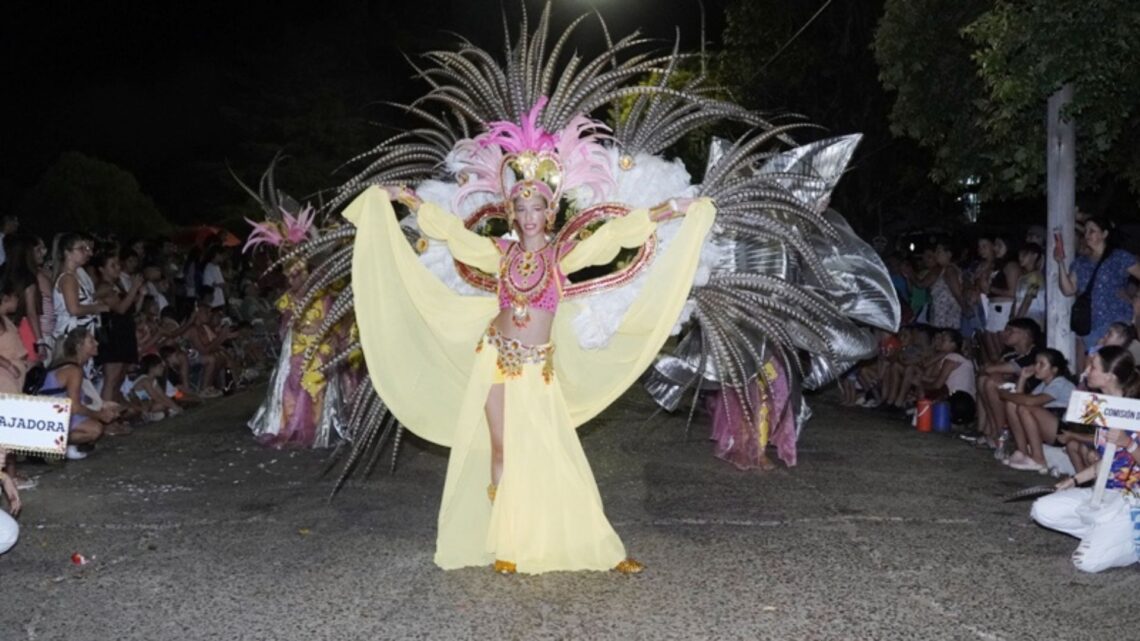 Se vivió una verdadera fiesta en el primer desfile de los pequeños duendes
