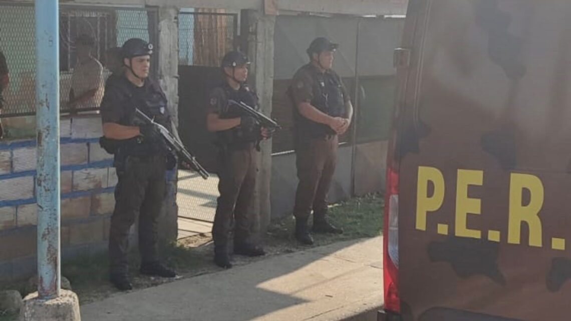 Cuatro allanamientos para dar con los sindicados de apuñalar a un joven que pelea por su vida en el Masvernat