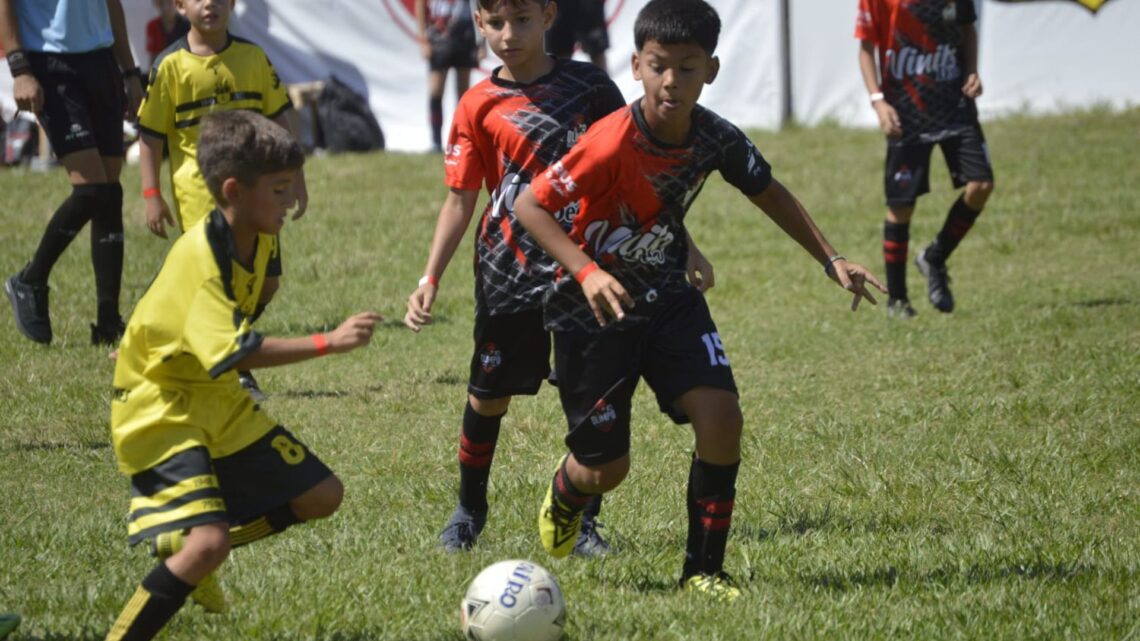 Se juegan las finales del torneo internacional de fútbol infantil
