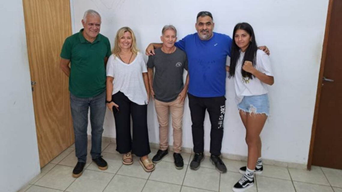 Velada boxística en el Víctor Oppel