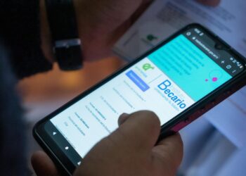 Comenzó este lunes el pago de becas provinciales a estudiantes secundarios