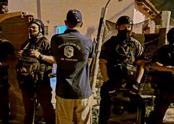 La policía detuvo a una mujer al desarticular un punto de venta de droga en el asentamiento del barrio La Bianca