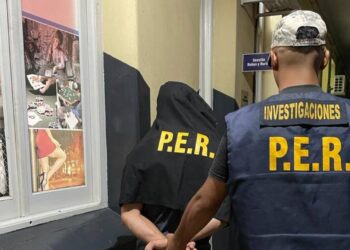 La policía detuvo a tres personas y secuestró droga tras allanamientos por una causa de tentativa de homicidio
