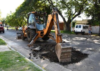 La Municipalidad de Concordia, a través de la Secretaría de Desarrollo Urbano, continúa en la jornada de hoy martes 26 de marzo con el programa de arreglo de calles sin pavimentar como así también de bacheo.