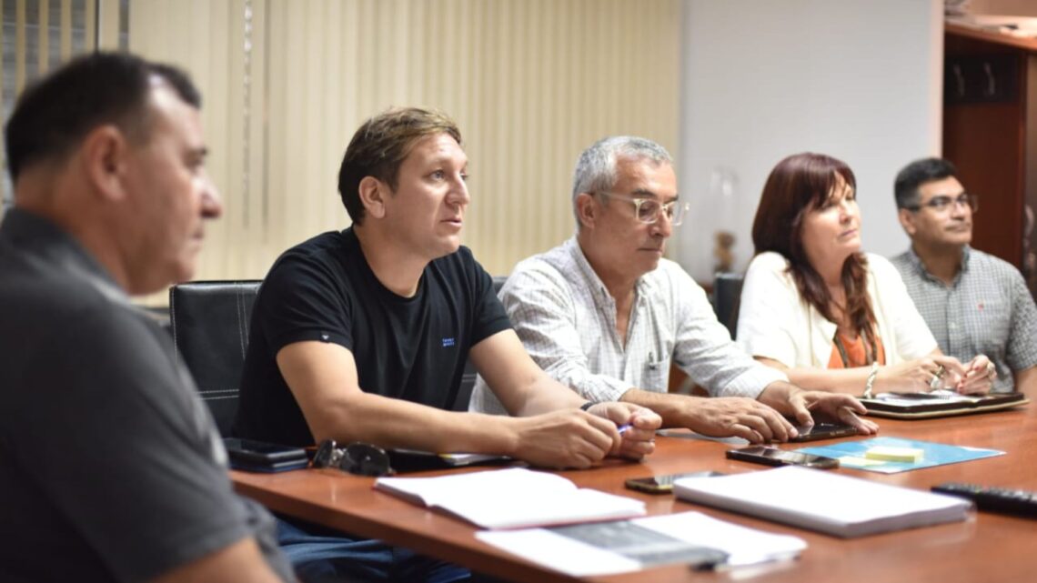 Capacitan a directores departamentales y administrativos sobre concursos docentes