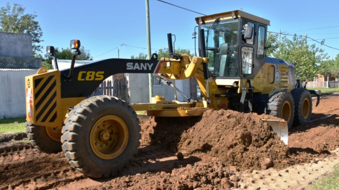 La municipalidad trabaja en el perfilado y reparación de calles sin pavimentar