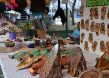 Inauguración de la feria “Paseo del Río” en la Costanera