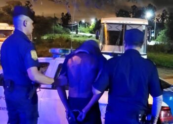 Detuvieron a un sujeto que con un arma blanca amenazaba a sus vecinos