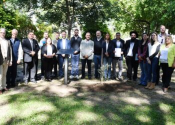 Distintas colectividades y cultos plantaron árboles reafirmando el compromiso de hermandad, fe y esperanza