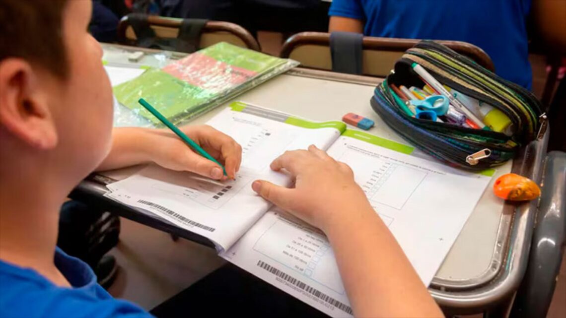 “Voucher educativo”: dónde completar el formulario para recibir $27 mil por hijo