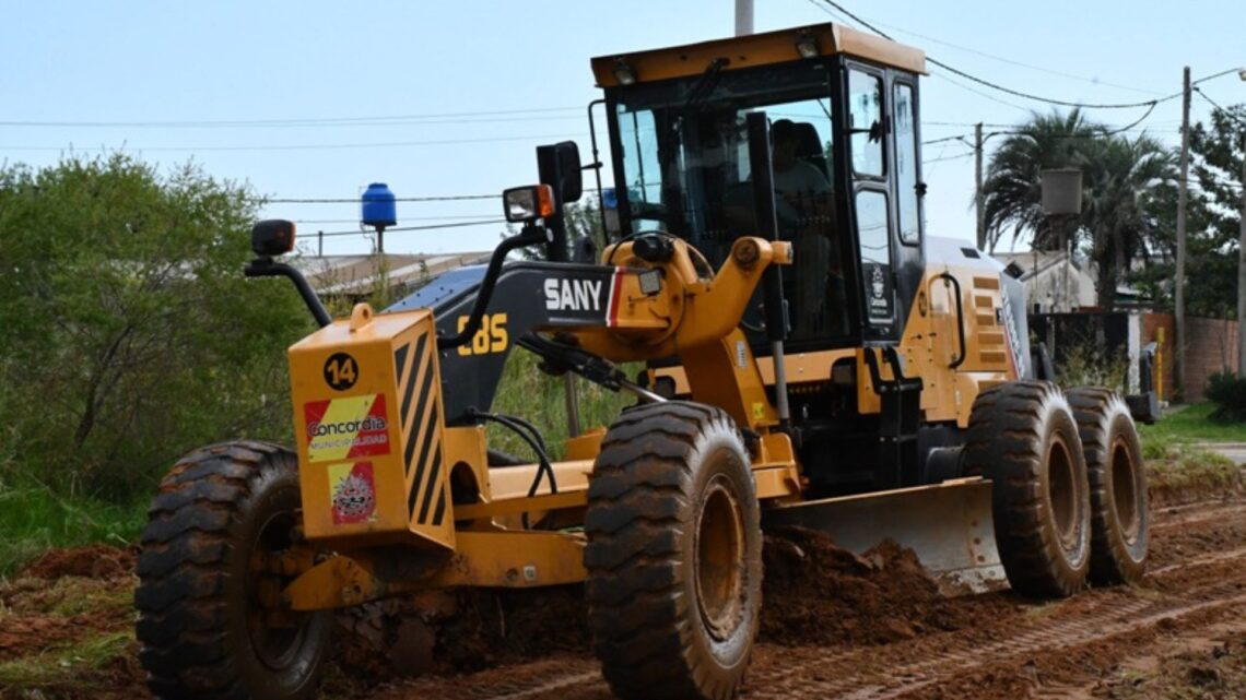 En distintos barrios de la ciudad, la municipalidad continúa con los arreglos de calles
