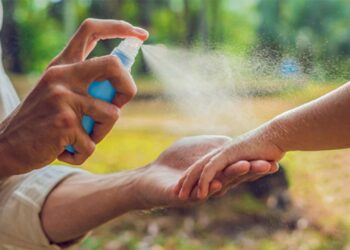 Prohibieron un repelente de mosquitos y otros cuatro productos de la misma marca