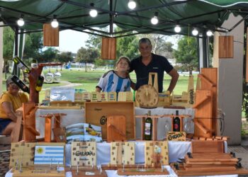 Feria “Paseo Del Río” en la Costanera