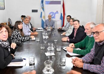 El gobierno realizó una oferta salarial a los gremios estatales