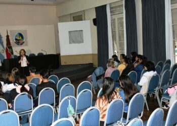 Bromatología dicta cursos de manipulación de alimentos a estudiantes