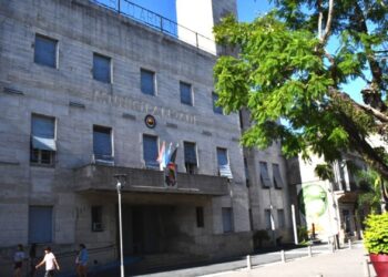 El ejecutivo anunció una recomposición salarial para los empleados municipales