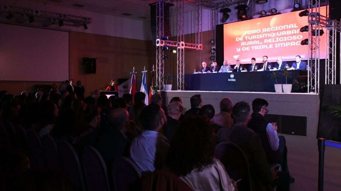 Azcué destacó al turismo como una herramienta de transformación y desarrollo