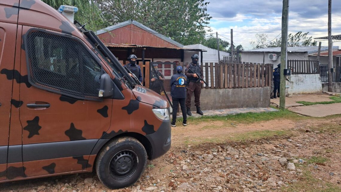 La policía incautó cocaína y marihuana y detuvo a cinco personas: los mismos domicilios habían sido allanados en febrero