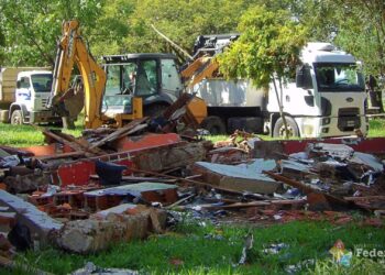 El Intendente Bravo recorrió ex Camping Las Palmeras donde se realizan trabajos de limpieza y acondicionamiento