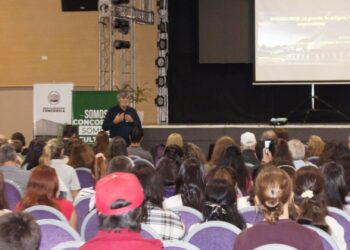 Se realizó en concordia la conferencia “Dinosaurios: lo grande, lo antiguo, lo sorprendente”