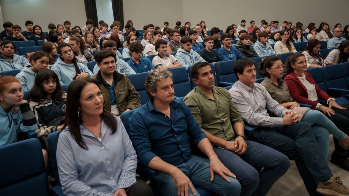 El Intendente Bravo participó de la jornada de Capacitación «Primeros Pasos al Mundo Laboral»