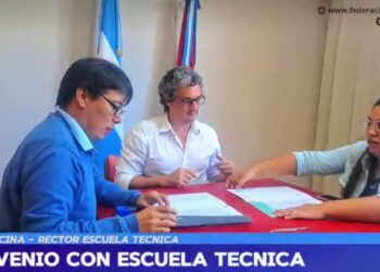 El Intendente Bravo firmó convenio con la Escuela Técnica para la construcción de bancos de madera para el predio del ex Camping