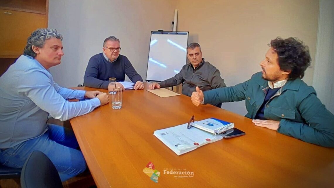 El Intendente Bravo realizando gestiones en la ciudad de Paraná