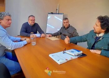 El Intendente Bravo realizando gestiones en la ciudad de Paraná