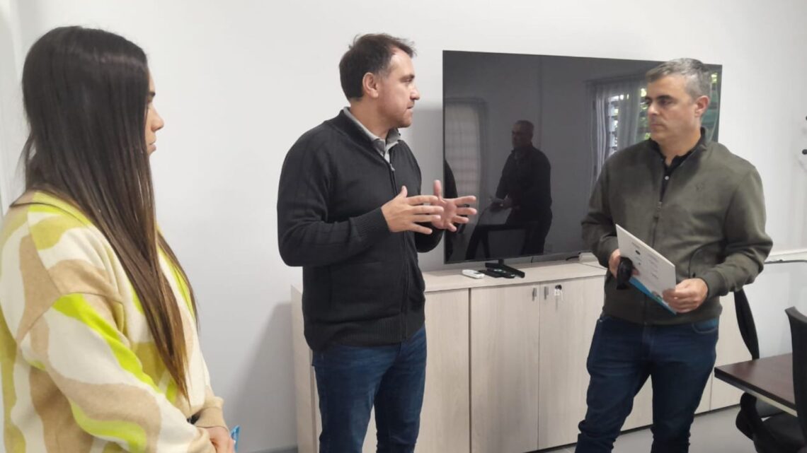 El Intendente Bravo gestiona ante el Instituto Becario por el Programa «Puente al Trabajo» para la Tecnicatura en Turismo y Gestión de Servicios