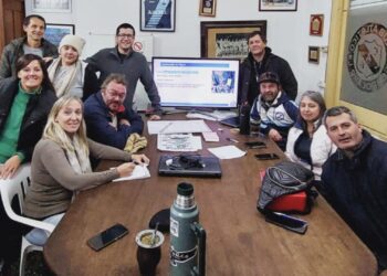 Un playón para tender “puentes”