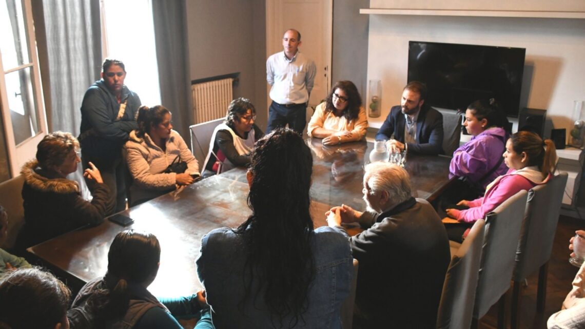 Azcué recibió a integrantes de la mesa contra el hambre