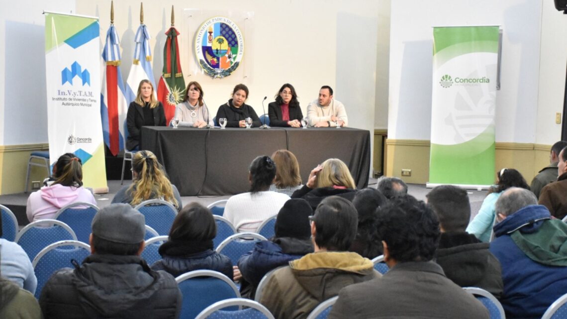 Mediante el instituto de viviendas y tierras autárquico municipal familias concordienses acceden a escrituras