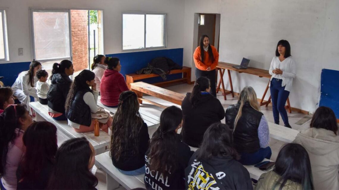 Capacitación sobre organización y liderazgo para mujeres emprendedoras