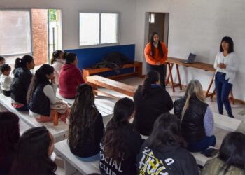 Capacitación sobre organización y liderazgo para mujeres emprendedoras